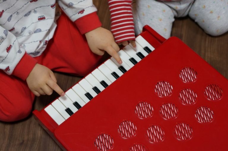 子ども向けピアノは0歳から！絶対にオススメはKAWAI(カワイ)のミニピアノ、赤ちゃんにもおすすめです 医師が教える知育玩具マニュアル